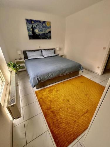 Postel nebo postele na pokoji v ubytování Comfy unit with garden & free parking on premises