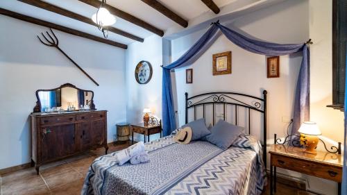 a bedroom with a bed and a dresser and a mirror at Cortijo El Prado Villanueva de Algaidas by Ruralidays in Villanueva de Algaidas