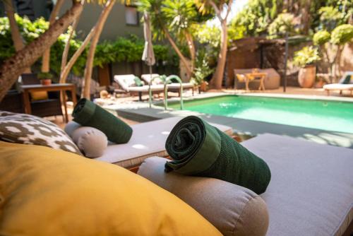 a swimming pool with two chairs and a couch next to a pool at Casa Con Destino-Adults Only in Jalón