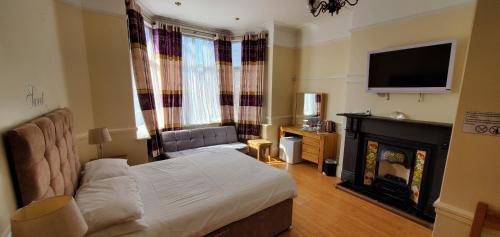 Μια τηλεόραση ή/και κέντρο ψυχαγωγίας στο Diamonds Guest House