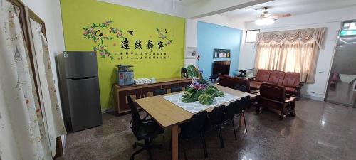 a dining room with a table and a kitchen at Gigia Homestay in Jincheng