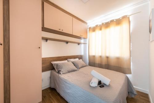 Säng eller sängar i ett rum på AA13 - Apto 2 Dorms Mobiliado c/ Vaga: Bela Vista!