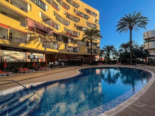 LUXORY DREAMY SUNSET, SeaFront, Direct Access To The Promenade,Wifi,Pool,Free Parking