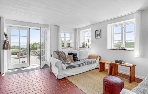 Χώρος καθιστικού στο Beautiful Apartment In Nexo With 2 Bedrooms