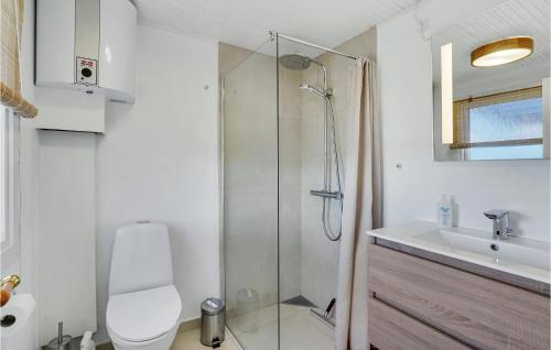 Koupelna v ubytování Gorgeous Home In Kalundborg With Wifi