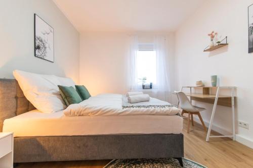 Postel nebo postele na pokoji v ubytování Peter Apartments - Wohnung 90qm, 3 Schlafzimmer, Küche, Wohnzimmer, Balkon, Netflix
