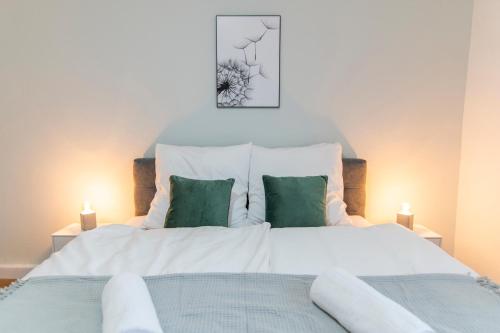 Postel nebo postele na pokoji v ubytování Peter Apartments - Wohnung 90qm, 3 Schlafzimmer, Küche, Wohnzimmer, Balkon, Netflix
