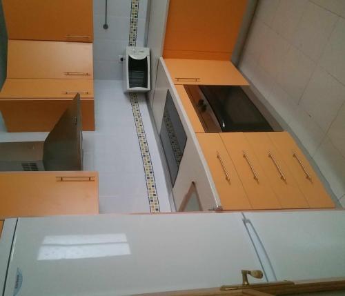a kitchen with wooden cabinets and a sink at GRANJA-CLIMATIZADO-Parking gratis in Jaén