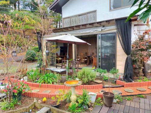 Taman di luar Pension Izukogen