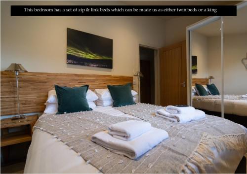 Una cama o camas en una habitación de Balloch Park