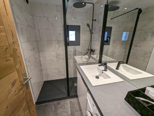 Photo de la galerie de l'établissement Saisies - Appart 2P rénové avec garage, animaux ok, wifi - FR-1-293-239, à Hauteluce