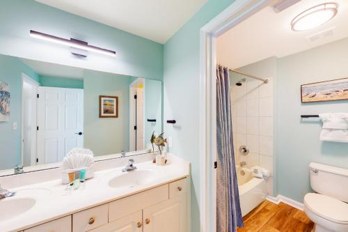 Ένα μπάνιο στο Majestic Sun 1111A Miramar Beach (Condo)