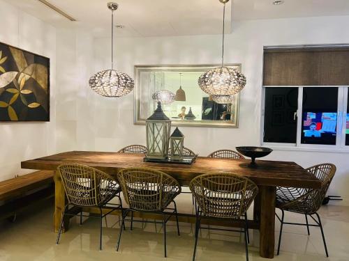 a dining room with a wooden table and chairs at La Vista Mui Ne in Ấp Phú Tịnh (2)