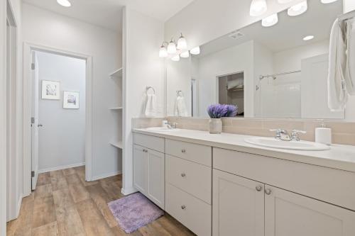 Ένα μπάνιο στο The Explorer! Extra Game Room, Fire pit Sleeps 10!