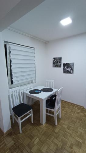 Photo de la galerie de l'établissement Trgovacka Zarkovo - Apartman, à Žarkovo