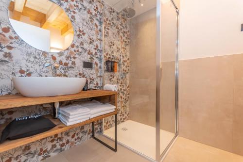 a bathroom with a sink and a shower at B&B El Lares - B&B L'Avez in Canale dʼAgordo
