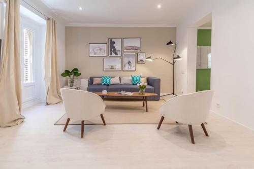 Zdjęcie z galerii obiektu Luminoso y amplio apartamento en Ópera w Madrycie
