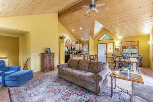 410 Mother Lode Lane – Photos 3