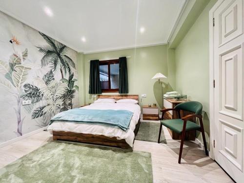 a bedroom with a bed and a desk and a chair at Apartamento adosado con terraza en Playa América, Nigrán in Nigrán