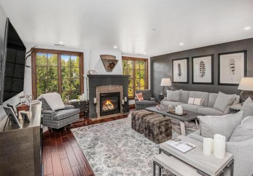 Ascent Residence 302