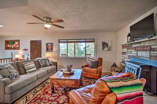 Dog-Friendly Payson Cottage - Grill, Fire Pit