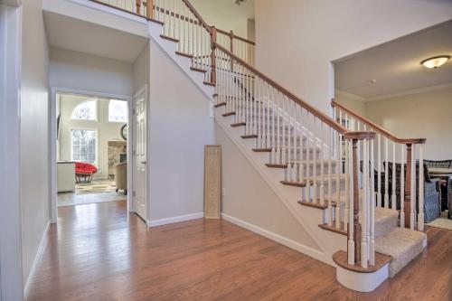 Φωτογραφία από το άλμπουμ του Pool and Furnished Patio Group Getaway in Hershey σε Hershey