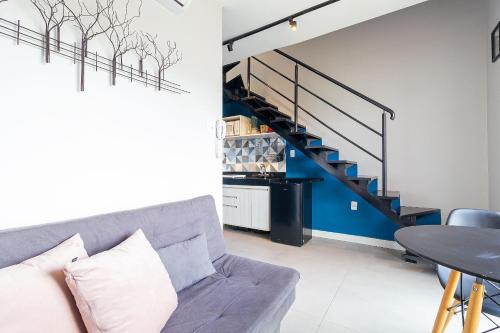a living room with a couch and a table at Vossa Bossa VN Turiassu in Sao Paulo