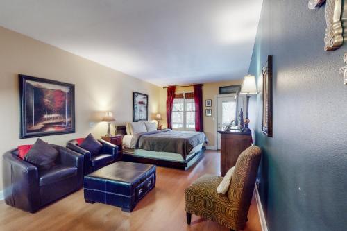 a bedroom with a bed and a couch and a chair at Bella Paradiso 11 in Eureka Springs