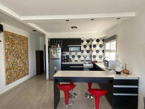 Η κουζίνα ή μικρή κουζίνα στο Departamento frente al mar con cochera!