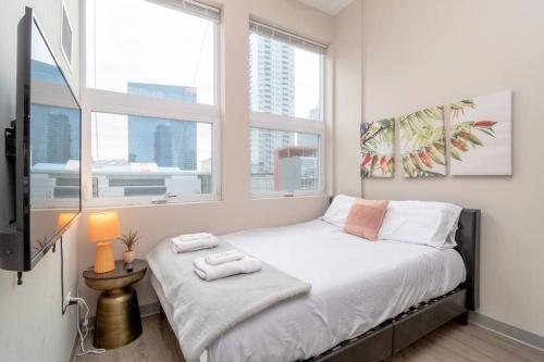 a bedroom with a bed with two towels on it at McCormick Place 2br-2ba with Optional Parking, Patio, Gym access for 6 guests in Chicago