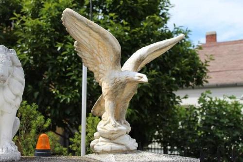 a statue of a bird with its wings out at Varga Vendégház in Tótszerdahely