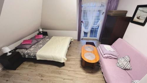 Ένα ή περισσότερα κρεβάτια σε δωμάτιο στο Przystań Białogóra