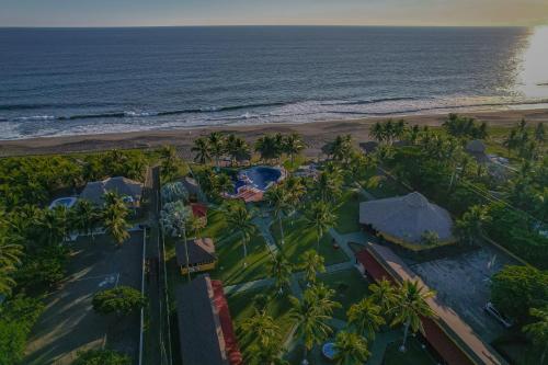 an aerial view of the beach and the ocean at HOTEL UTZTZABA in Monterrico