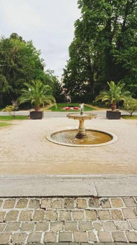a fountain in the middle of a park at Les Loges Du Théatre 160m2 PRIVÉ 14 personnes MAX tout équipé a 200m de l'AVENUE DE CHAMPAGNE et toutes commodités DEGUSTATION CHAMPAGNE OFFERTE jacuzzi sauna jeux velos EMPLACEMENT EXCEPTIONNEL et CHIC in Épernay