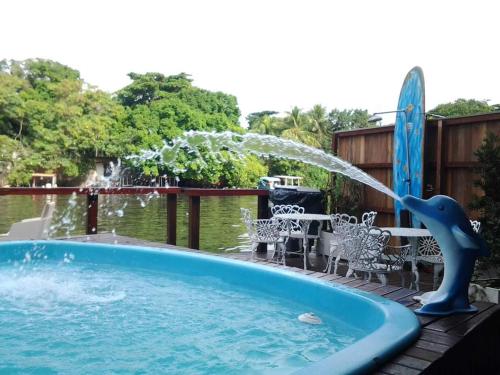 a dolphin water fountain in a swimming pool at Pousada Miami in Rio de Janeiro
