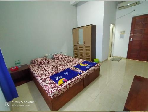 a bedroom with a large bed in a room at WismaALAS Syariah Guesthouse in Sintang