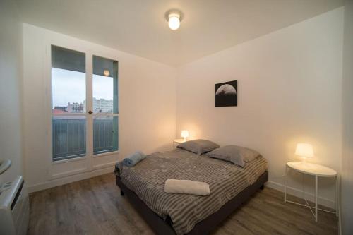 Fully equipped apartment balcony sleeps 7 wifi