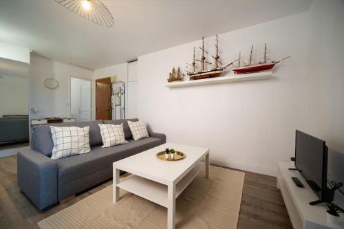 Fully equipped apartment balcony sleeps 7 wifi