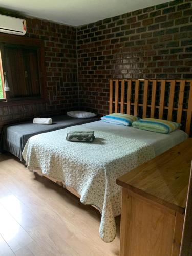 Ένα ή περισσότερα κρεβάτια σε δωμάτιο στο Recanto das Águias - Caminhos de Caravaggio
