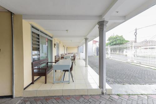 a patio with a table and chairs on a building at RedDoorz at CBR Residence Blimbing in Malang