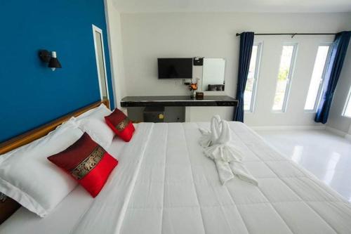 Postel nebo postele na pokoji v ubytování Coco Sea Bangpo Resort