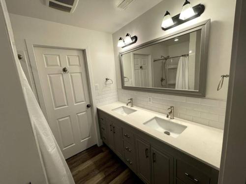 a bathroom with two sinks and a mirror at Escape to Spring Gate Estate in Victoria