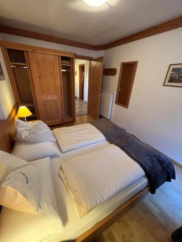Una cama o camas en una habitación de Residence Burghof