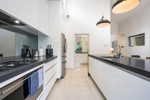 Η κουζίνα ή μικρή κουζίνα στο Luxury meets Modern along Cudgegong River