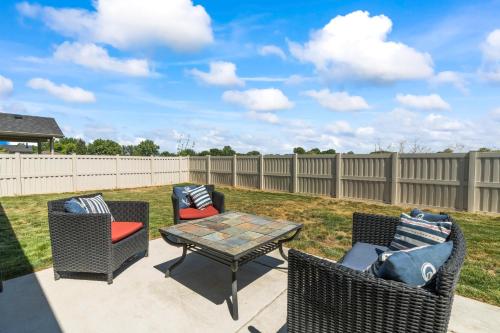 a patio with chairs and a table and a fence at Caldwell Ruby Tuesday! 60's Inspired comfort 3B2B in Caldwell