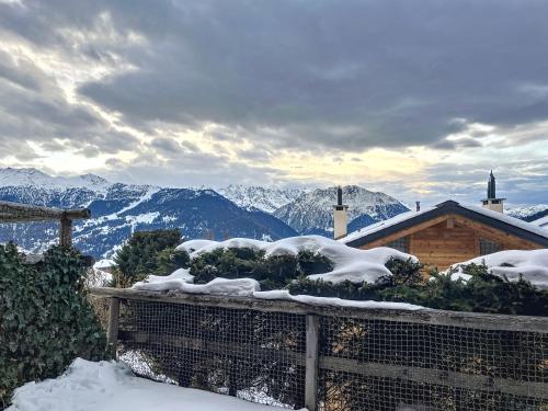 Vue générale sur la montagne ou vue sur la montagne depuis l'appartement