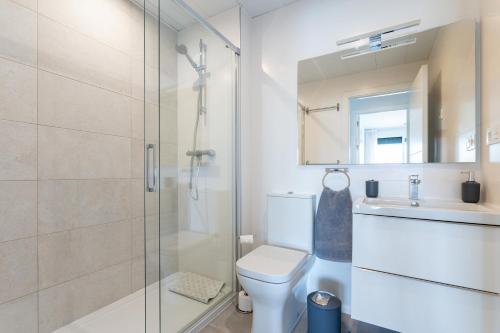 Kúpeľňa v ubytovaní 208 New luxury apartment Calaserena