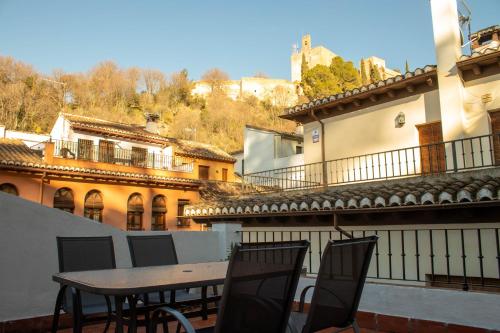 Ático con terraza en Cuesta Gomérez