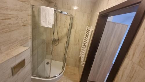 Ένα μπάνιο στο Hotel MONIKA