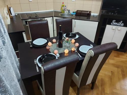 Dapur atau dapur kecil di Apartman Adzic